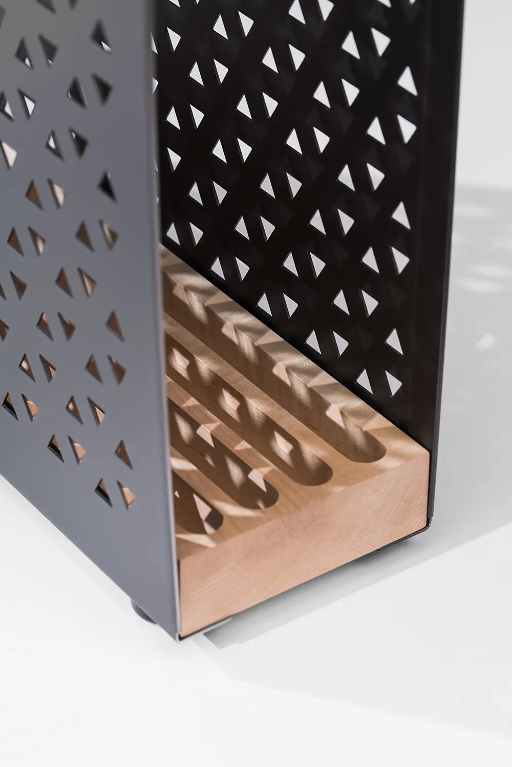 Wood combined with steel, marble, titanium and printed glass: the I'm possible capsule shows how far our multi-material manufacturing can go. -13