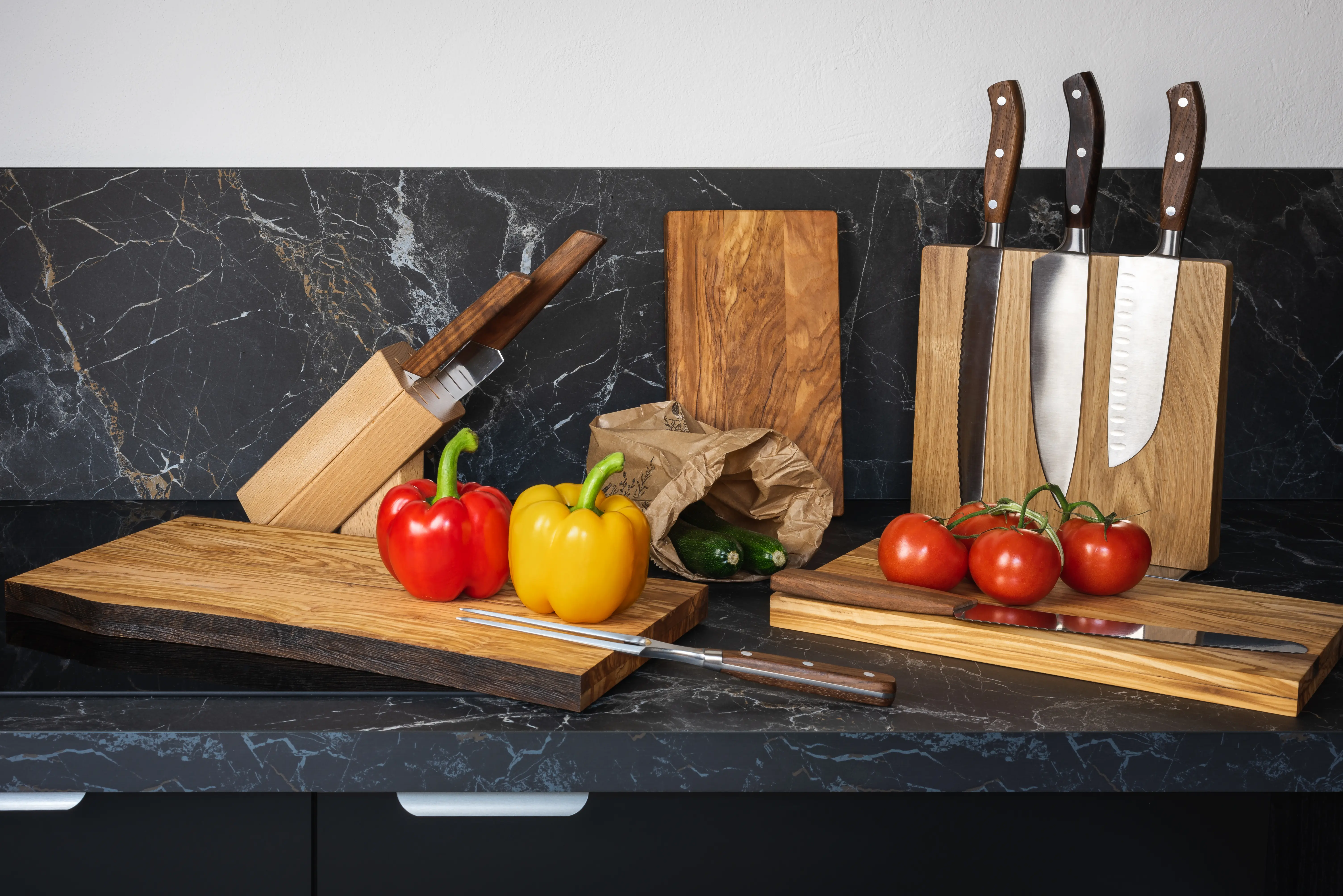 From olive and walnut wood to VittEr, PaperStone, Corian and Micarta composites: the materials behind our home & kitchenware, all food-contact approved. -5